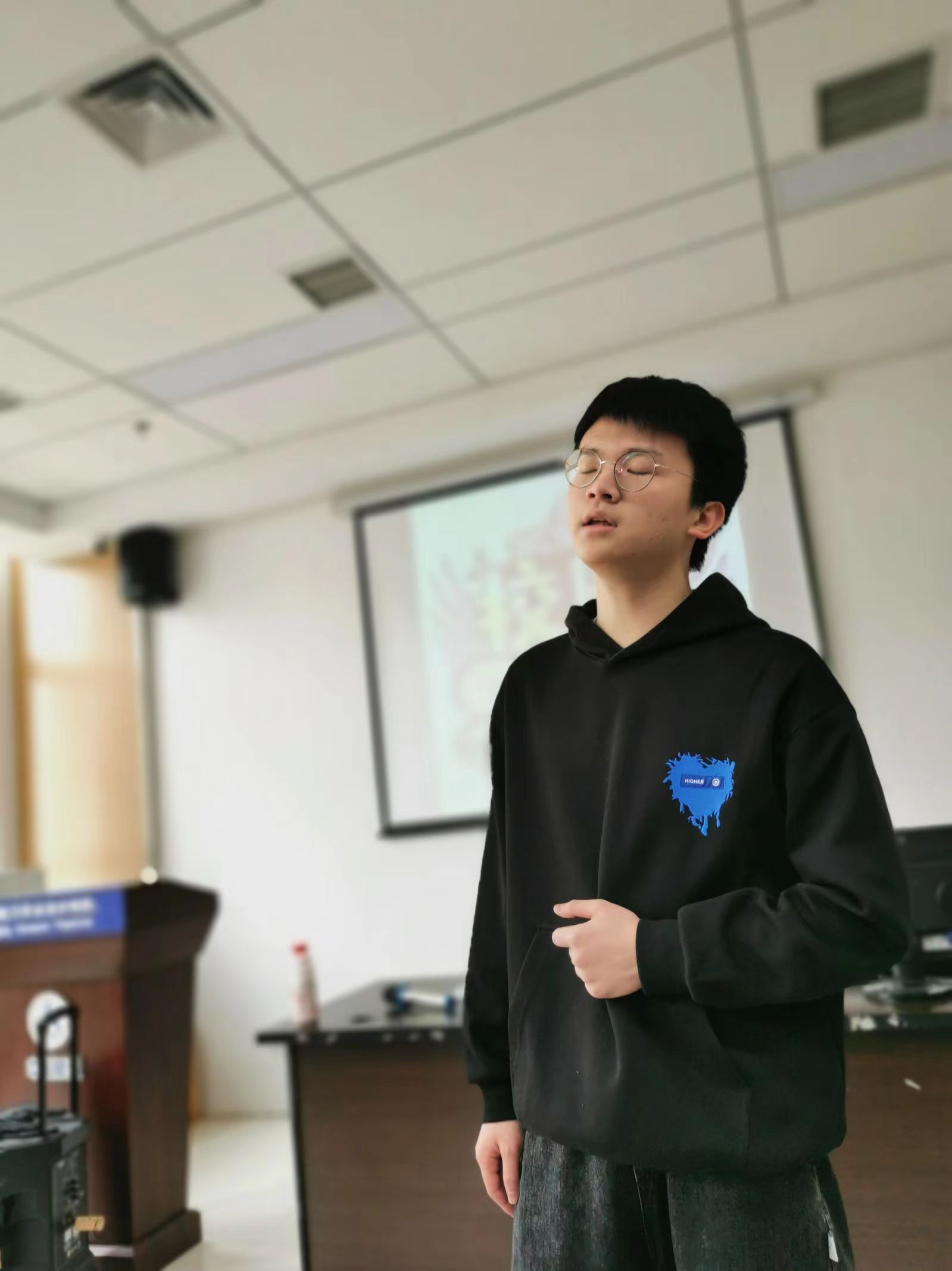 KajM_1679397946230016416.jpg